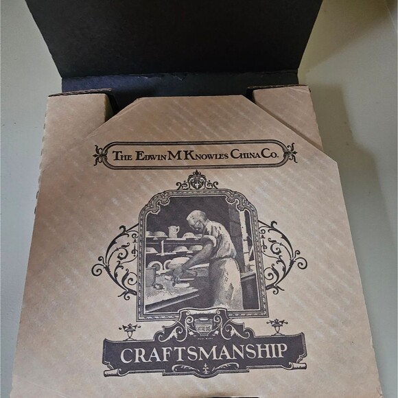 Norman Rockwell Collector Plate "Wrapped Up in Christmas" 1981 Rockwell Classic - Picture 3 of 5